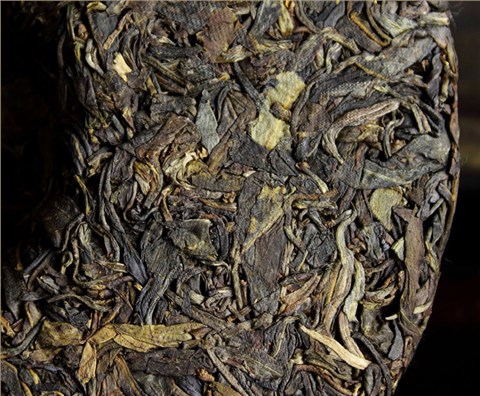 中吉號(hào)古樹(shù)茶 - 易武老樹(shù)圓茶2010